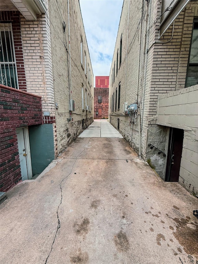 412 Newport St, Brooklyn, NY 11207 - view of concrete alley