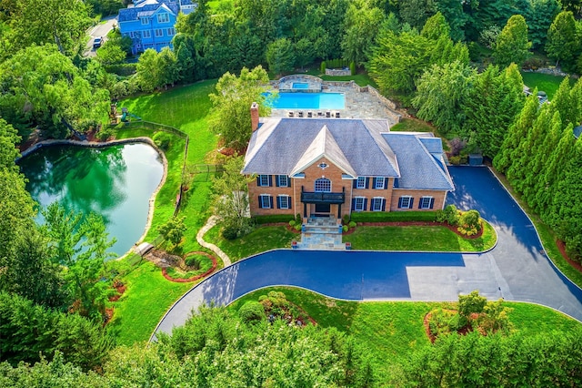 9 Stream Ct, Great Neck, NY 11024 - view from above of property featuring a pool