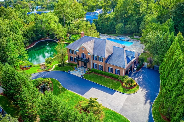 9 Stream Ct, Great Neck, NY 11024 - view from above of property with a forest