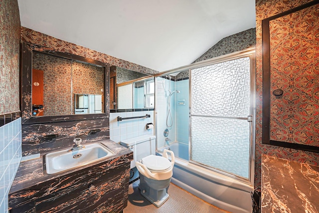 3 Shelter Hill Rd, Plainview, NY 11803 - bathroom with vanity, toilet, wallpapered walls, bath / shower combo with glass door, and lofted ceiling