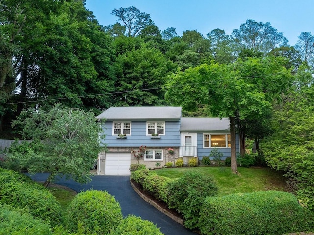 15 Rayson Ln, Dobbs Ferry, NY 10522 - tri-level home with driveway, an attached garage, and a front lawn
