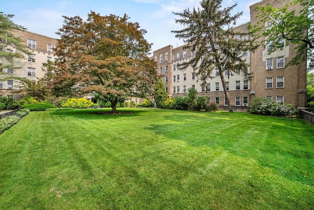 472 Gramatan Ave Unit Dd3, Mount Vernon, NY 10552 - view of community with a lawn