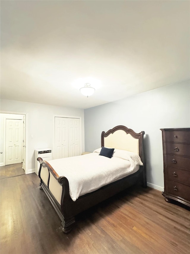 1475 Thieriot Ave Unit 6E, Bronx, NY 10460 - bedroom featuring dark wood finished floors, baseboards, and a closet