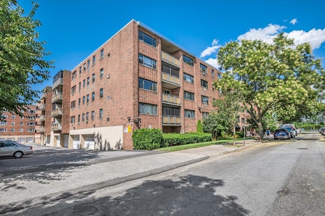 100 Clinton Ave Unit 4T, Mineola, NY 11501 - view of apartment building / complex