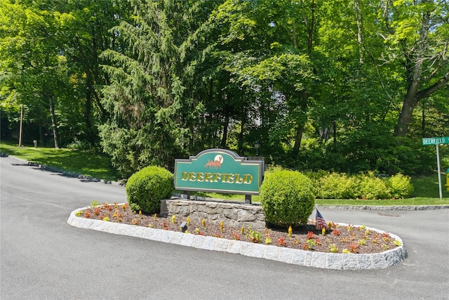 76 Deerfield Ln, Ossining, NY 10562 - view of community / neighborhood sign