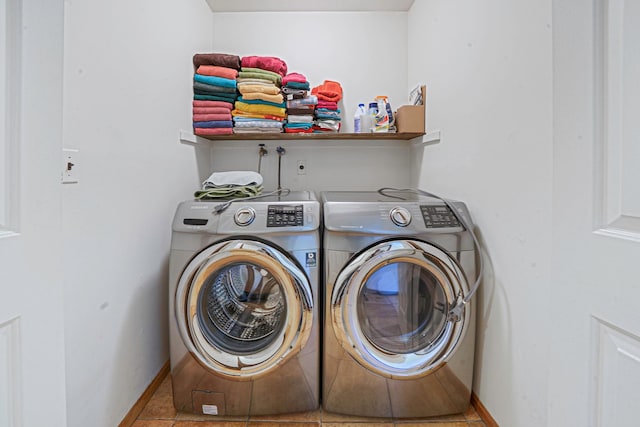 7 Sandpiper Ct, Shoreham, NY 11786 - laundry room featuring independent washer and dryer and baseboards