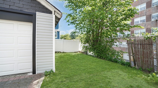 320 E 235th St, Bronx, NY 10470 - view of yard