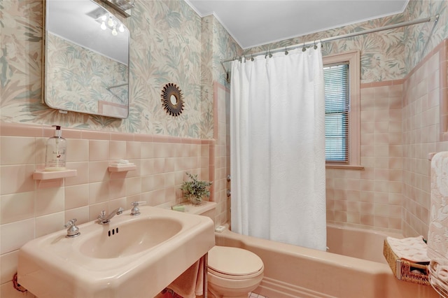 195 Loines Ave, Merrick, NY 11566 - bathroom featuring wallpapered walls, toilet, shower / bath combo with shower curtain, crown molding, and a wainscoted wall