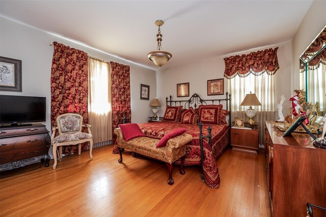 21AKA16 Larkspur Ln, Yonkers, NY 10704 - bedroom featuring wood finished floors