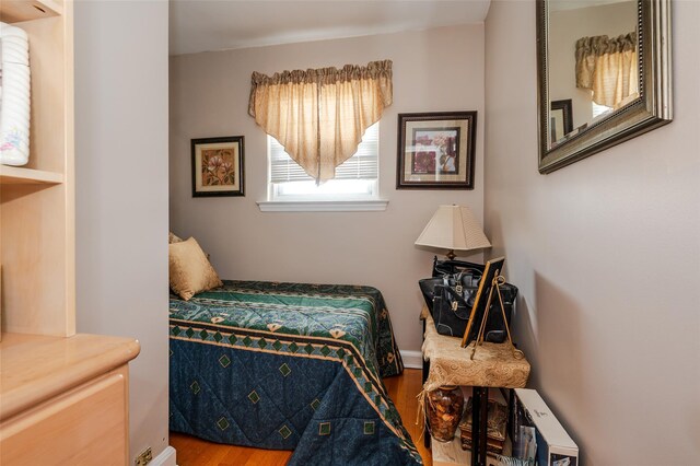 21AKA16 Larkspur Ln, Yonkers, NY 10704 - bedroom with wood finished floors