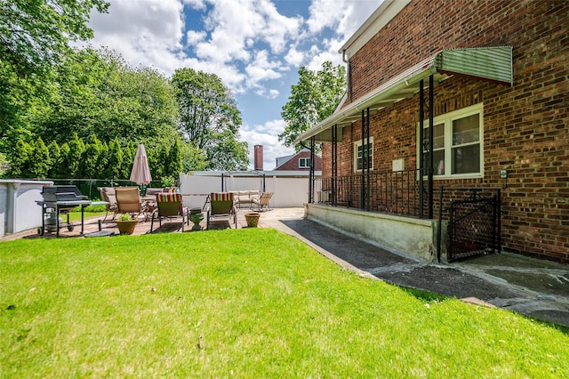 21AKA16 Larkspur Ln, Yonkers, NY 10704 - view of grassy yard with a patio