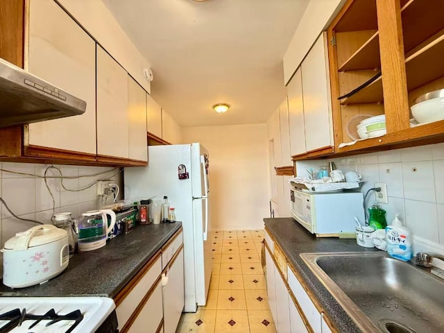 38-15 149th St Unit 6S, Flushing, NY 11354 - kitchen with a sink, decorative backsplash, extractor fan, white appliances, and dark countertops