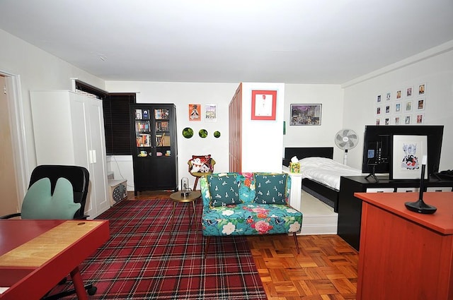 142 Garth Rd Unit 1A, Scarsdale, NY 10583 - living room featuring a desk