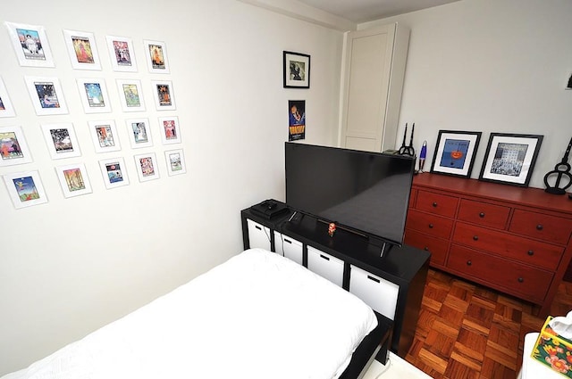 142 Garth Rd Unit 1A, Scarsdale, NY 10583 - view of bedroom
