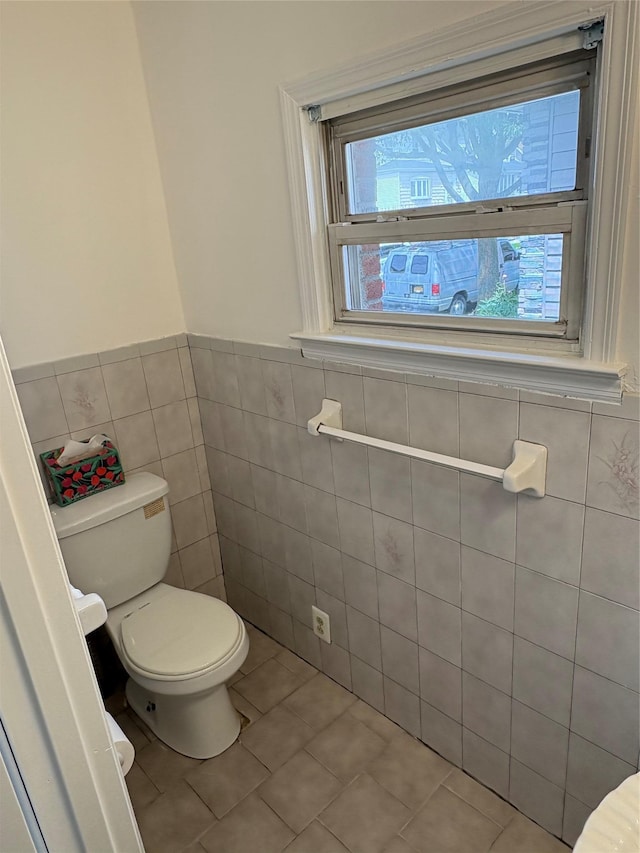 840 Hollywood Ave, Bronx, NY 10465 - bathroom featuring tile walls, tile patterned floors, toilet, and a wainscoted wall