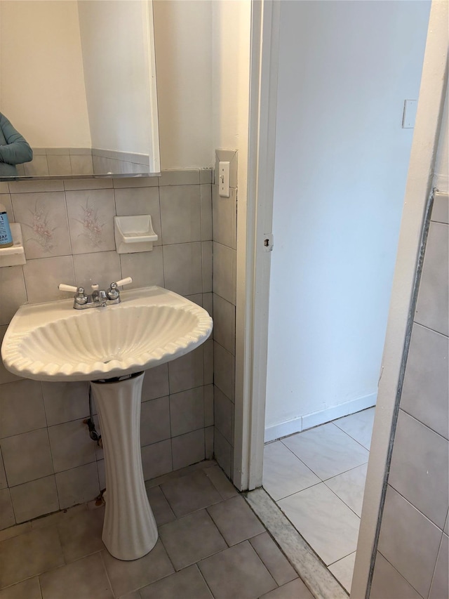 840 Hollywood Ave, Bronx, NY 10465 - bathroom with tile walls and tile patterned floors