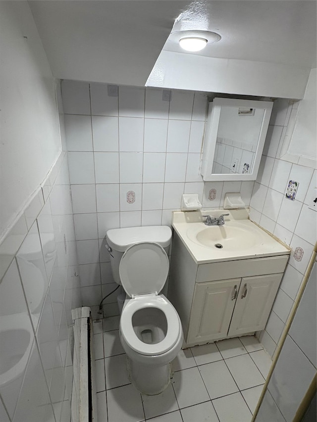 840 Hollywood Ave, Bronx, NY 10465 - bathroom featuring toilet, tile walls, vanity, and tile patterned floors