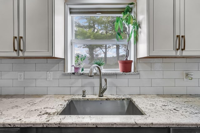 8 Tecumseh Ct, Commack, NY 11725 - kitchen featuring a sink, light stone countertops, and backsplash