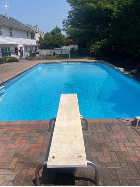 8 Tecumseh Ct, Commack, NY 11725 - view of swimming pool with a diving board