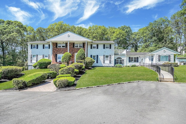 11 Country Squire Ct, Dix Hills, NY 11746 - photo 2
