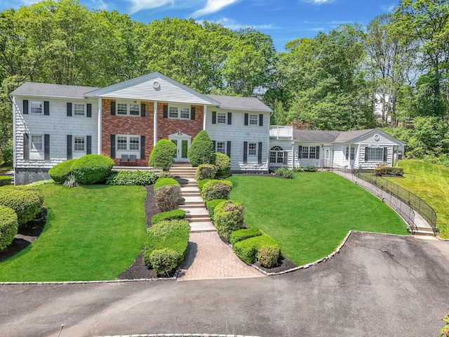 11 Country Squire Ct, Dix Hills, NY 11746 - photo 1