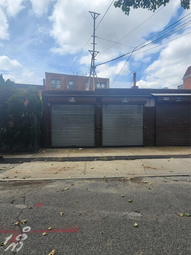 100-33 Metropolitan Ave, Forest Hills, NY 11375 - view of gate