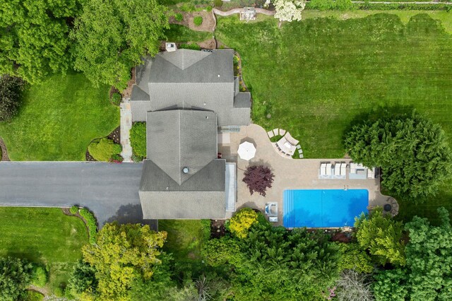 30 Salem Ridge Dr, Huntington, NY 11743 - drone / aerial view of a pool