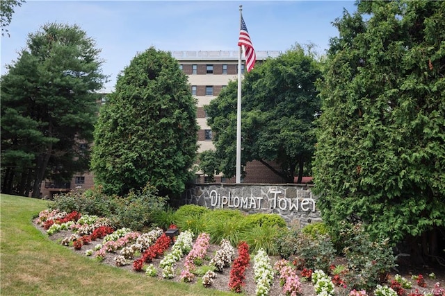 200 Diplomat Dr Unit 3D, Mount Kisco, NY 10549 - view of community sign