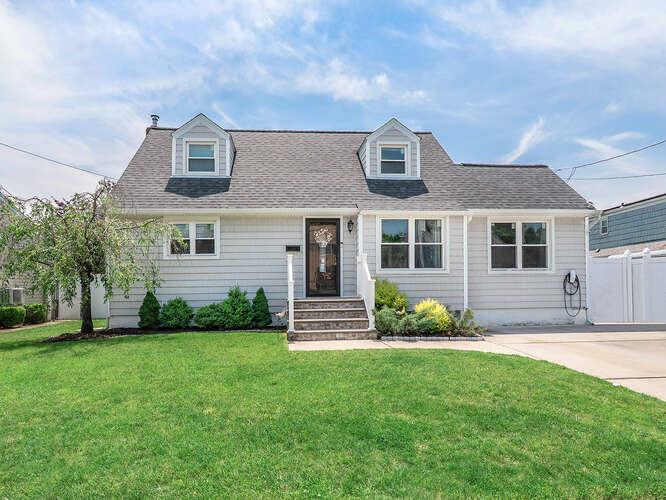 39 Jackson Ave, Bethpage, NY 11714 - photo 1