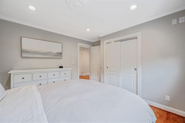 85 Fairmount St, Huntington, NY 11743 - bedroom with wood finished floors, baseboards, ornamental molding, recessed lighting, and a closet
