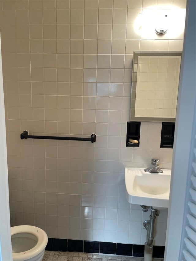 29-09 137th St Unit 1D, Flushing, NY 11354 - half bath featuring a sink and toilet