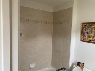 28 Torrey Pine Ln, Bay Shore, NY 11706 - bathroom featuring washtub / shower combination and toilet