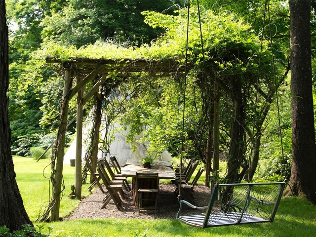 501 Guard Hill Rd, Bedford, NY 10506 - view of grassy yard
