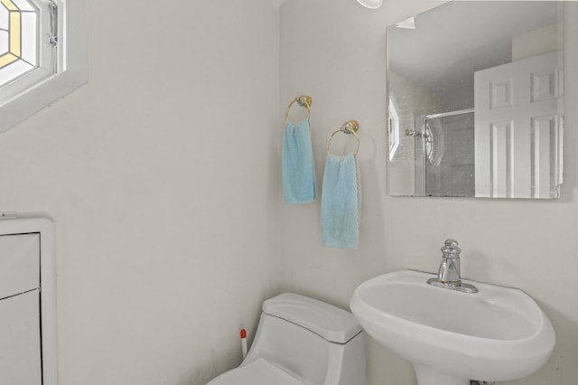 1125 Reilly St, Bay Shore, NY 11706 - full bathroom featuring toilet, a shower, and a sink