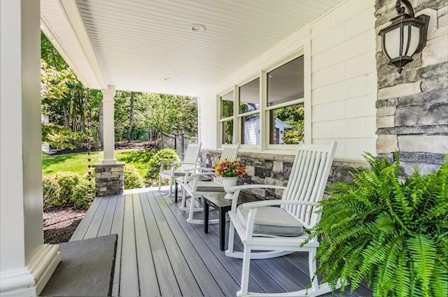10 Woods Edge Ct, Hauppauge, NY 11788 - view of wooden porch