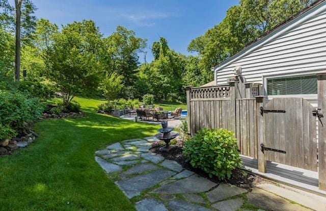 10 Woods Edge Ct, Hauppauge, NY 11788 - view of green lawn