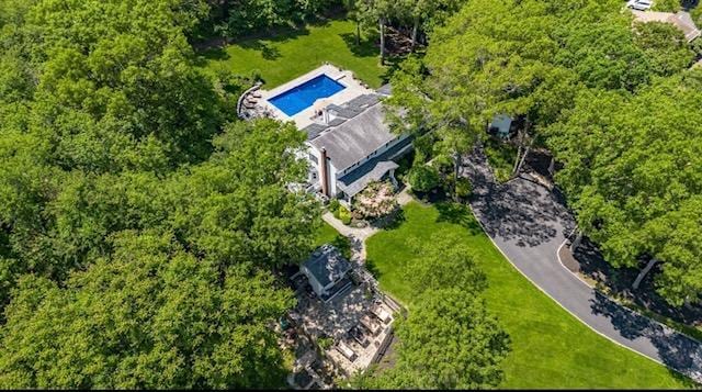 10 Woods Edge Ct, Hauppauge, NY 11788 - view of subject property with a pool area