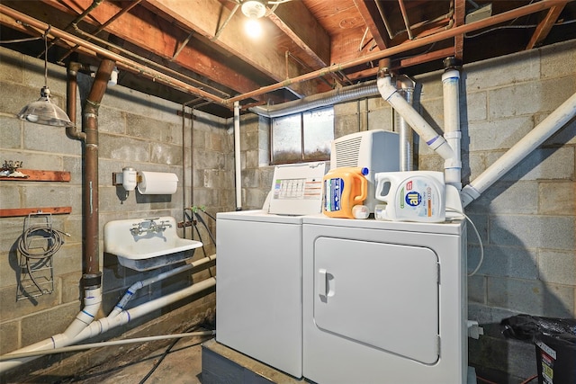 329 Simpson Pl, Peekskill, NY 10566 - laundry area with independent washer and dryer