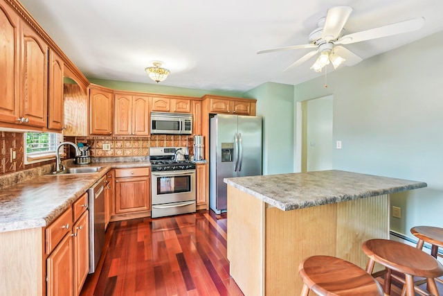 304 Cloverdale Ct, New Windsor, NY 12553 - kitchen featuring stainless steel appliances, dark wood finished floors, a breakfast bar area, backsplash, and ceiling fan