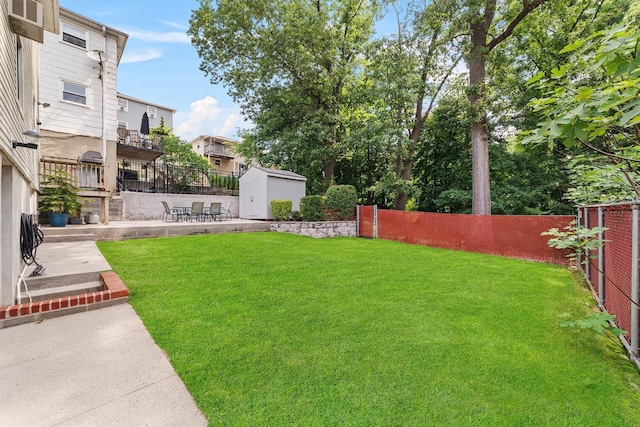 336 Mile Square Rd, Yonkers, NY 10701 - view of yard with a patio area