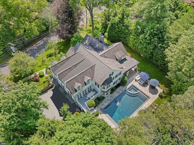 27 Olmsted Rd, Scarsdale, NY 10583 - view of subject property featuring a pool