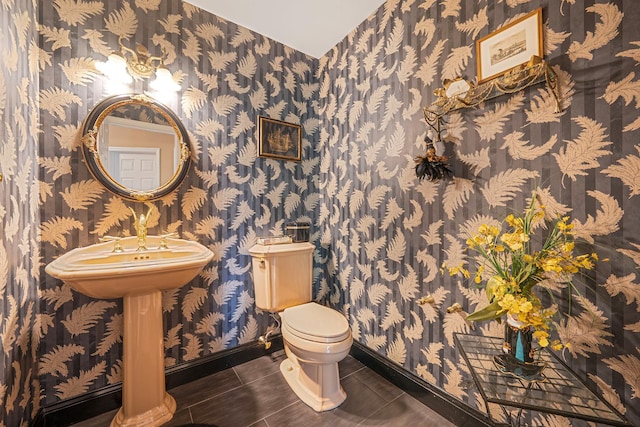6 Ring Neck Ct, Wading River, NY 11792 - half bath featuring wallpapered walls and toilet