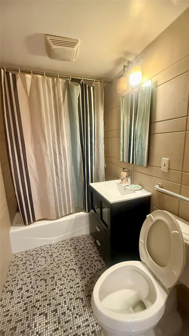8510 Elmhurst Ave Unit 6B, Elmhurst, NY 11373 - bathroom with toilet, shower / tub combo with curtain, vanity, and tile patterned floors