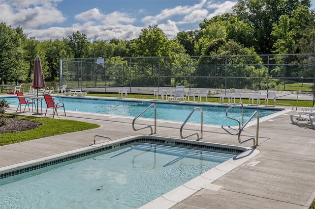 15 Candlestick Ct, Warwick, NY 10990 - community pool with a patio area