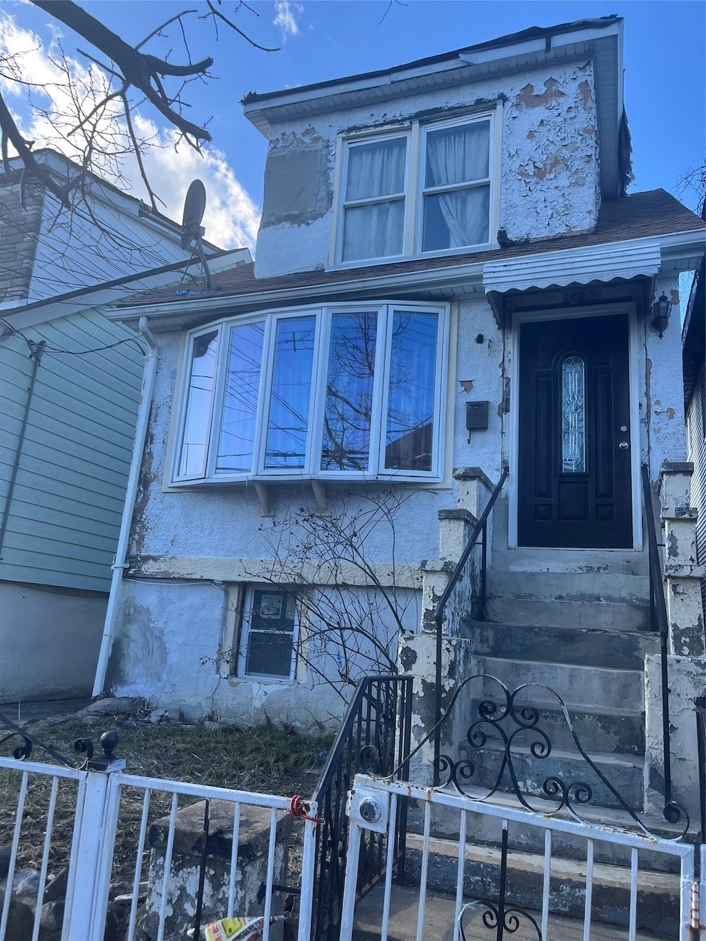1467 Hicks St, Bronx, NY 10469 - view of front of home featuring entry steps