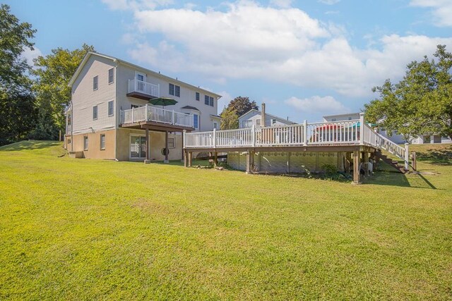 2 Joseph St, West Haverstraw, NY 10993 - back of house with a deck and a yard