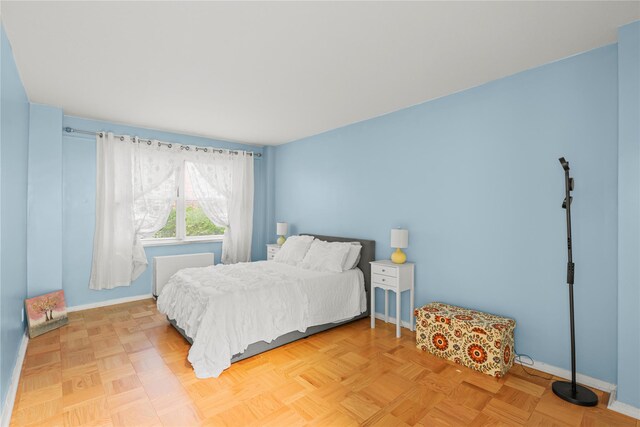 230 Garth Rd Unit 1A1, Scarsdale, NY 10583 - bedroom with baseboards