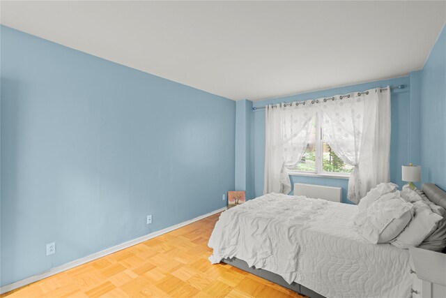 230 Garth Rd Unit 1A1, Scarsdale, NY 10583 - bedroom featuring baseboards