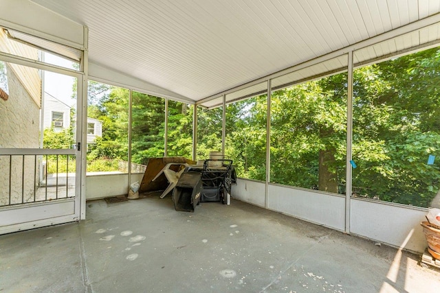 17 Linn Pl, Yonkers, NY 10705 - unfurnished sunroom featuring vaulted ceiling