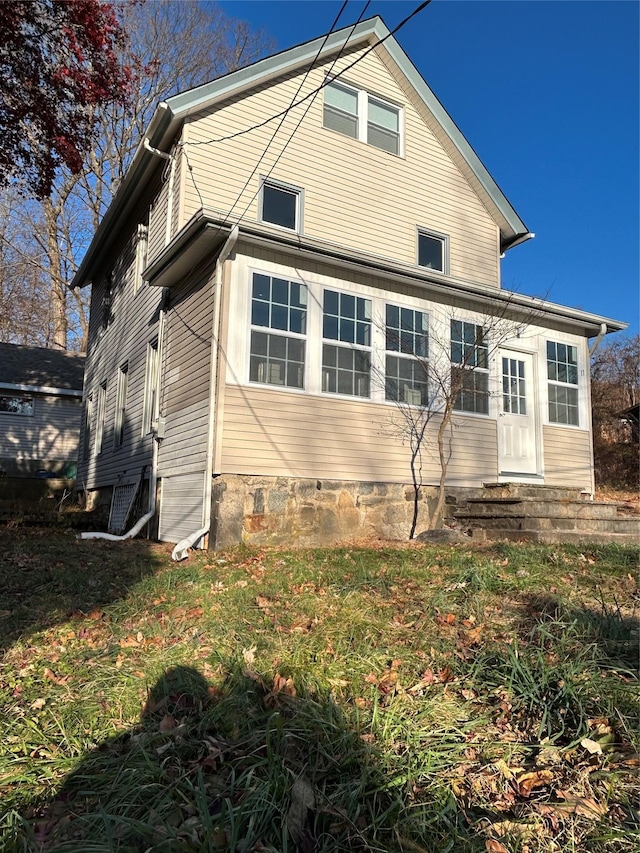 11 Fox Holw, Hillburn, NY 10931 - rear view of property with entry steps